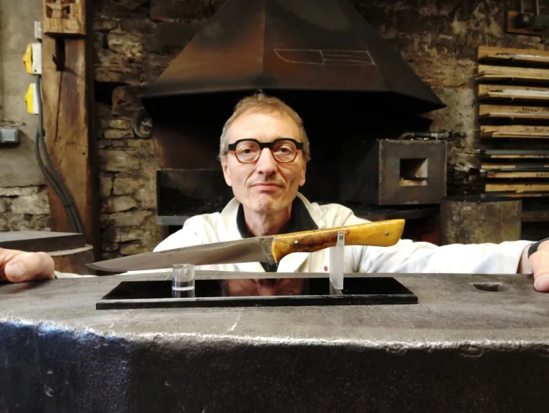 Stage de couteau forgé – 2 jours en immersion artisanal, Vielverge, O Feu Forgé