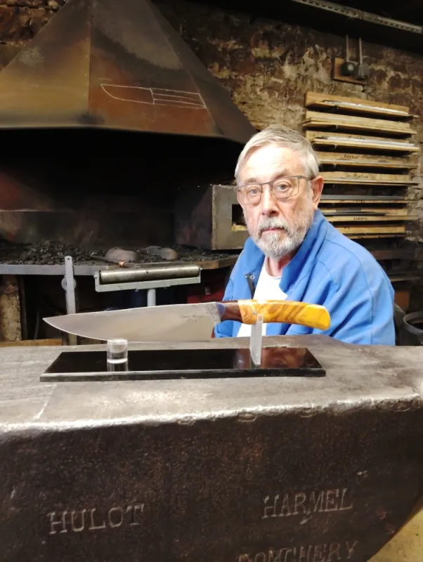 Stage de couteau forgé – 2 jours en immersion artisanal, Vielverge, O Feu Forgé