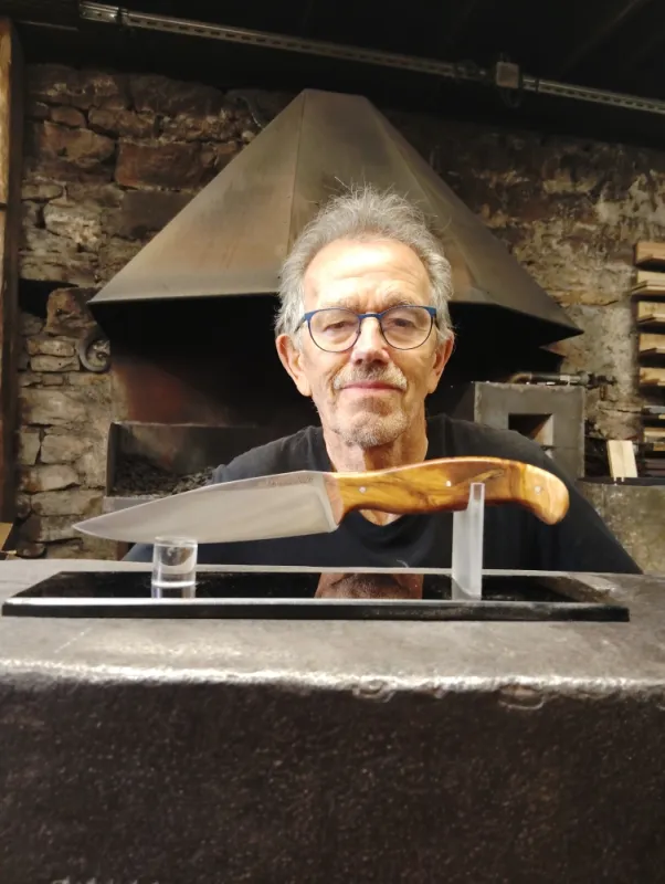 Stage couteau stock removal – 1 jour de fabrication artisanale, Vielverge, O Feu Forgé