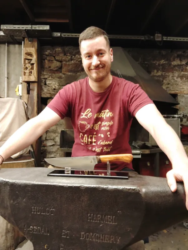 Stage de couteau forgé – 2 jours en immersion artisanal, Vielverge, O Feu Forgé