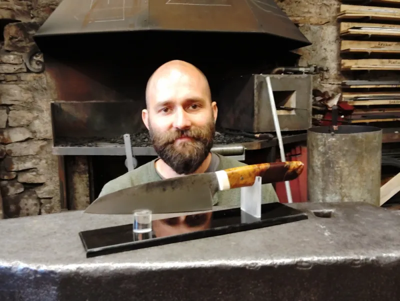 Stage de couteau forgé – 2 jours en immersion artisanal, Vielverge, O Feu Forgé