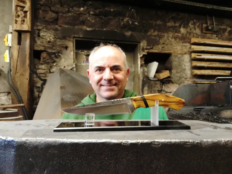 Stage de couteau forgé – 2 jours en immersion artisanal, Vielverge, O Feu Forgé