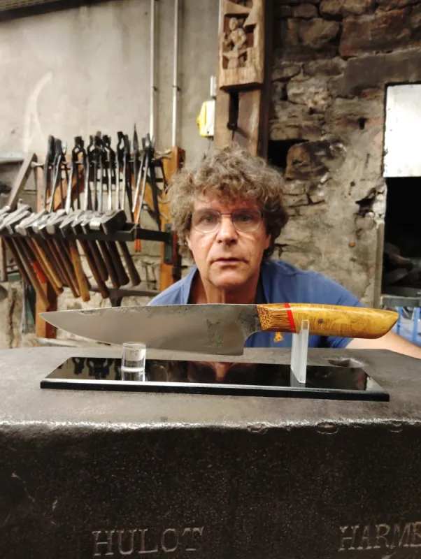 Stage de couteau forgé – 2 jours en immersion artisanal, Vielverge, O Feu Forgé
