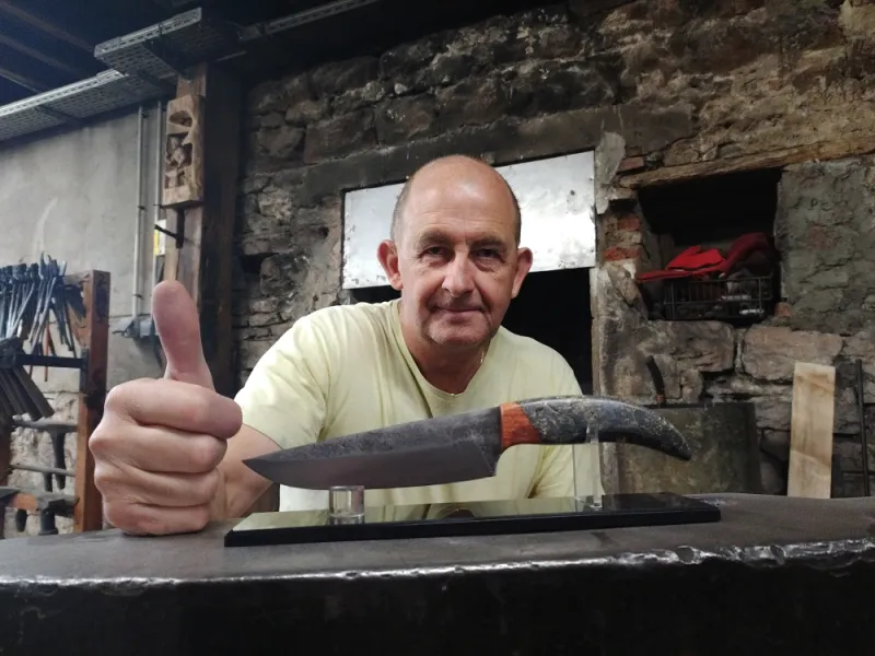 Stage de couteau forgé – 2 jours en immersion artisanal, Vielverge, O Feu Forgé