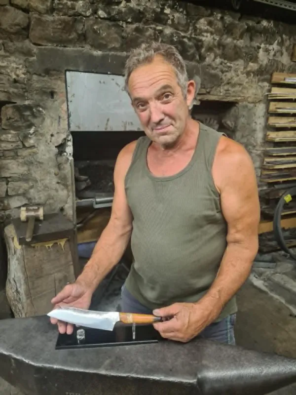 Stage de couteau forgé – 2 jours en immersion artisanal, Vielverge, O Feu Forgé