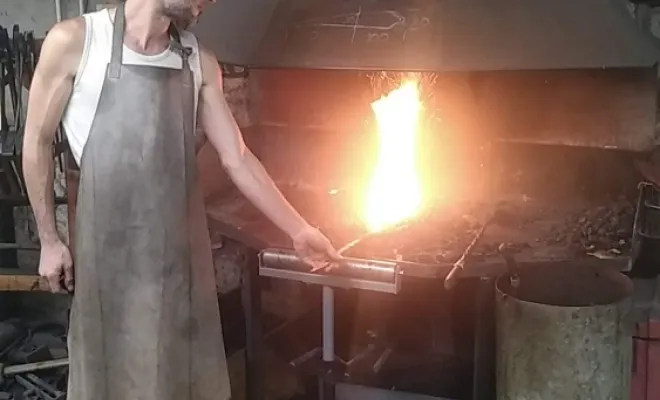Stage de coutellerie, couteau brut de forge proche de Langres, Vielverge, O Feu Forgé