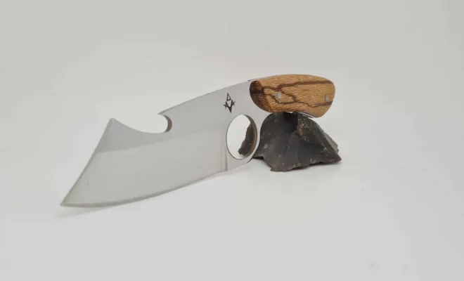 le Rhinosausse, couteaux droit, artisan ô feu forgé, forgeron coutelier à Vielverge