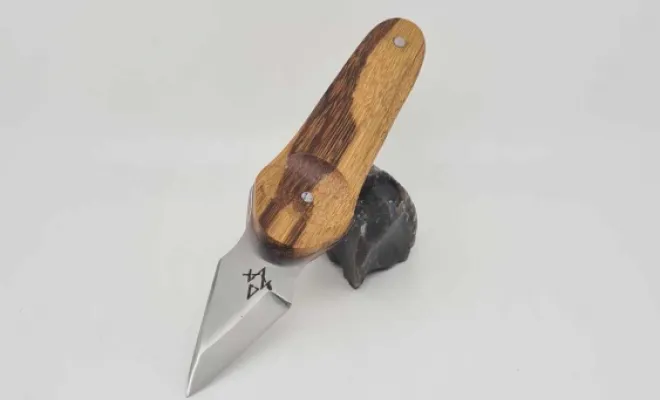 Couteau à huitre artisanal, forgeron-coutelier, ô feu forgé à Vielverge