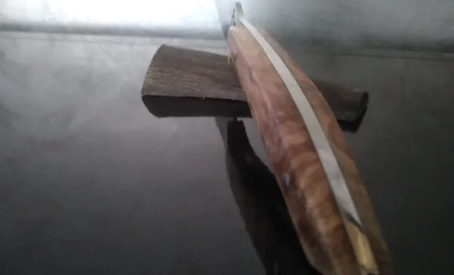Couteau de table forger artisanal, artisan ô feu forgé, forgeron-coutelier à Vielverge