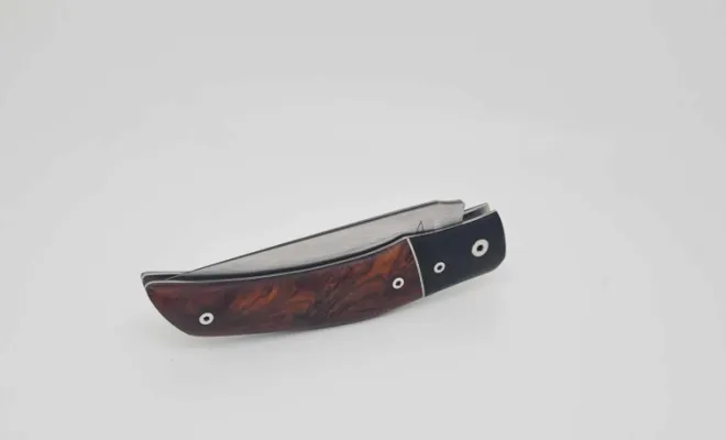 Nouveau modèle : Le Ranger ; couteau pliant artisanal, artisan ô feu forgé, forgeron-coutelier à Vielverge, Vielverge, O Feu Forgé