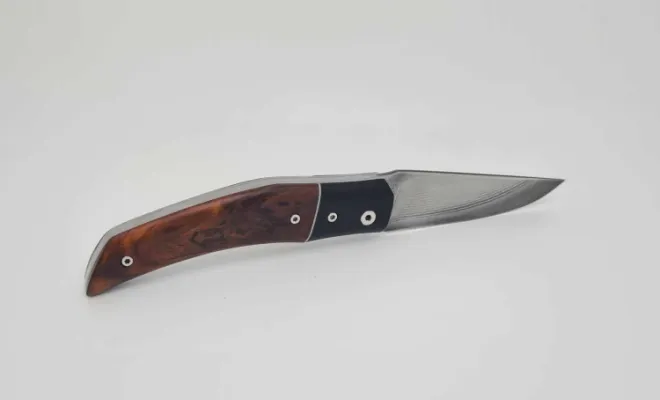 Nouveau modèle : Le Ranger ; couteau pliant artisanal, artisan ô feu forgé, forgeron-coutelier à Vielverge, Vielverge, O Feu Forgé