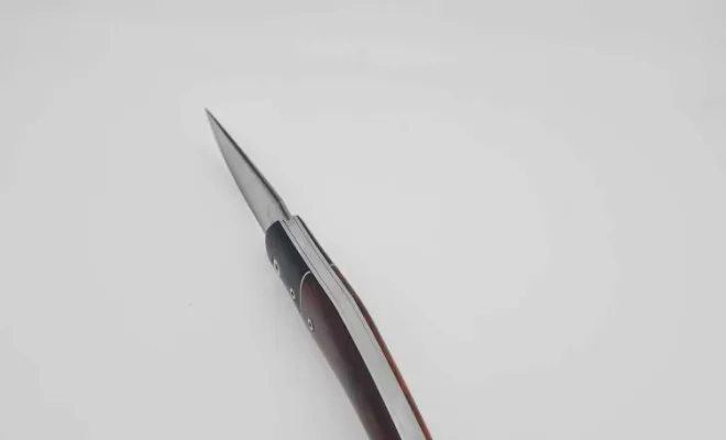 Nouveau modèle : Le Ranger ; couteau pliant artisanal, artisan ô feu forgé, forgeron-coutelier à Vielverge, Vielverge, O Feu Forgé