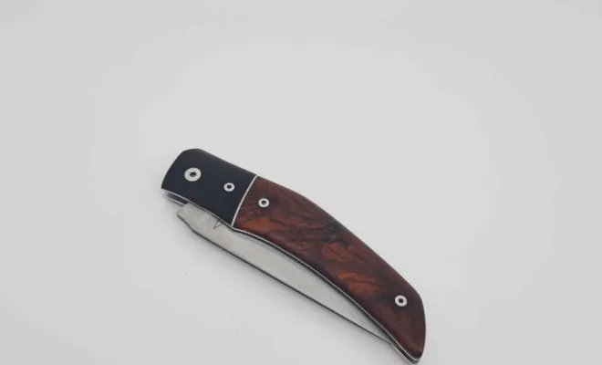 Nouveau modèle : Le Ranger ; couteau pliant artisanal, artisan ô feu forgé, forgeron-coutelier à Vielverge, Vielverge, O Feu Forgé