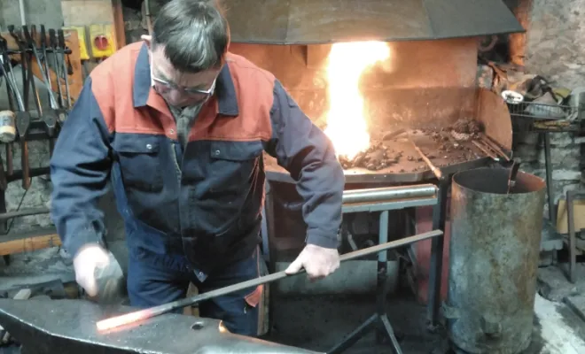 Couteau forgé, stage de forge coutellerie, ô Feu Forgé artisan forgeron à Vielverge proche de Langres, Vielverge, O Feu Forgé