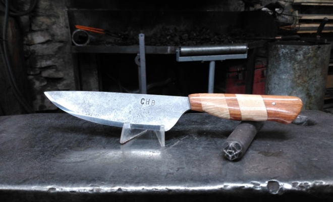 Couteau forgé, stage de forge coutellerie, ô Feu Forgé artisan forgeron à Vielverge proche de Langres, Vielverge, O Feu Forgé