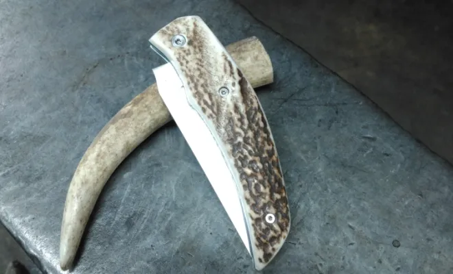 Le Victorus, couteau pliant artisanal, Vielverge, O Feu Forgé