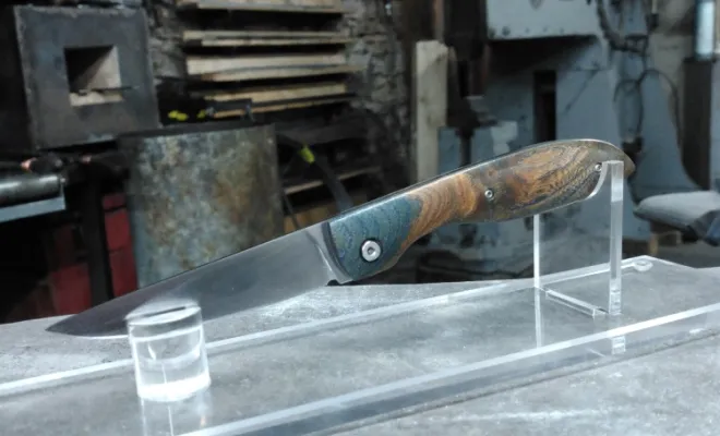 Couteau pliant, stage de forge coutellerie, artisan forgeron à Vielverge proche de Besançon, artisan ô feu forgé, forgeron-coutelier, Vielverge, O Feu Forgé