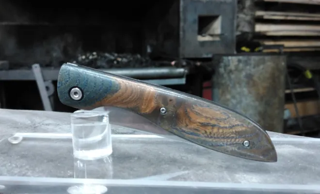 Couteau pliant, stage de forge coutellerie, artisan forgeron à Vielverge proche de Besançon, artisan ô feu forgé, forgeron-coutelier, Vielverge, O Feu Forgé