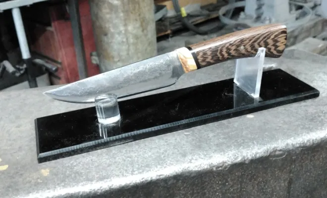 Couteau forgé, stage de forge coutellerie. ô feu forgé, artisan forgeron-coutellier à Vielverge proche de Besançon, Vielverge, O Feu Forgé
