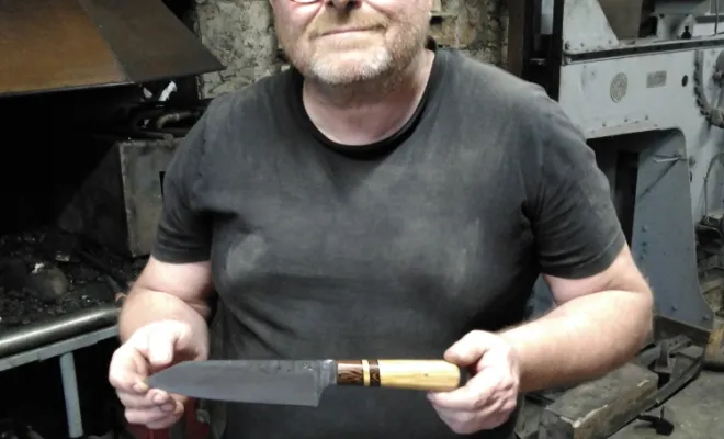 Stage de forge & coutellerie : Couteau forgé, ô Feu Forgé artisan forgeron-coutellier à Vielverge (21), Vielverge, O Feu Forgé