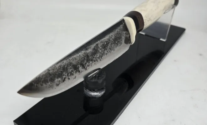 Un couteau Yakut en 80CrV2 : force brute et tradition au service du geste, Vielverge, O Feu Forgé