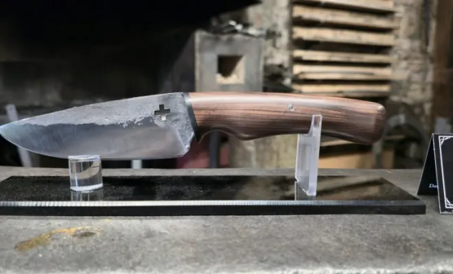 Un couteau suisse… forgé en Bourgogne !, Vielverge, O Feu Forgé