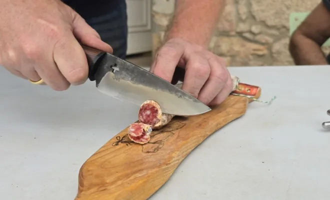 Un couteau suisse… forgé en Bourgogne !, Vielverge, O Feu Forgé