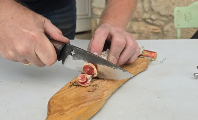 Un couteau suisse… forgé en Bourgogne !, Vielverge, O Feu Forgé
