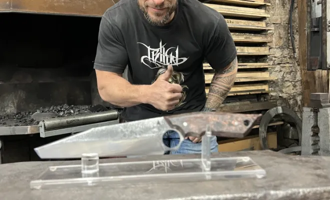 Stage de couteau forgé – 2 jours en immersion artisanal, Vielverge, O Feu Forgé