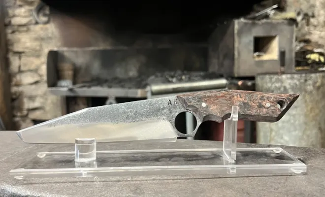 Stage de couteau forgé – 2 jours en immersion artisanal, Vielverge, O Feu Forgé