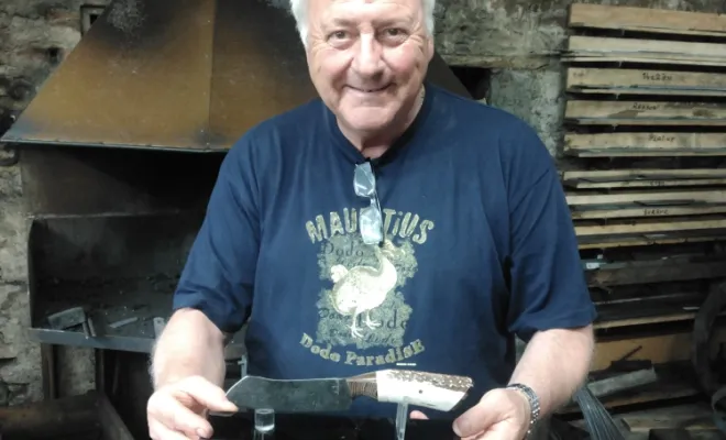 Stage de couteau forgé – 2 jours en immersion artisanal, Vielverge, O Feu Forgé