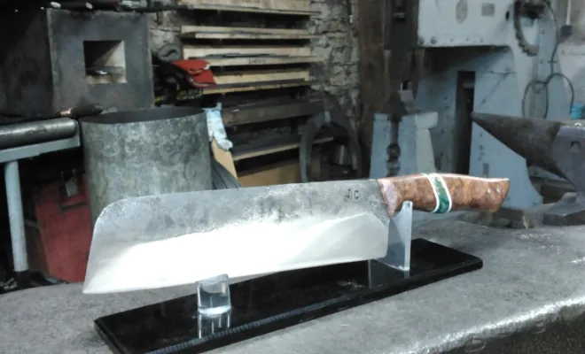 Stage de couteau forgé – 2 jours en immersion artisanal, Vielverge, O Feu Forgé