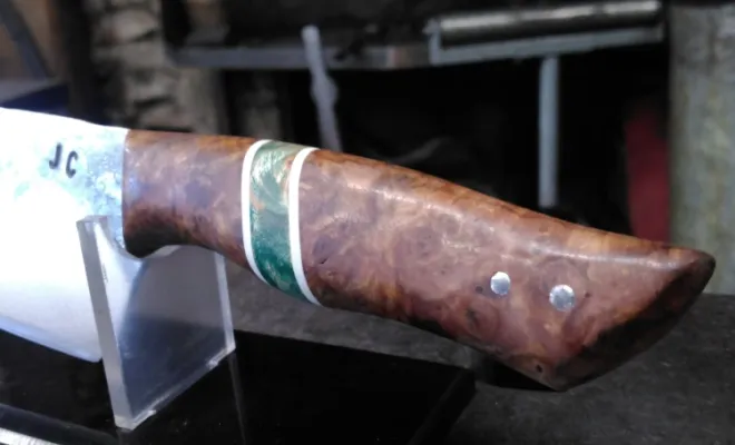 Lame d’atelier, âme de cuisinier : un couteau naît à Vielverge, Vielverge, O Feu Forgé