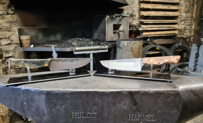 Deux couteaux, deux caractères, Vielverge, O Feu Forgé