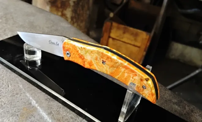 À l’atelier, un pliant chargé d’émotionQuand la transmission prend forme à l’atelier, Vielverge, O Feu Forgé