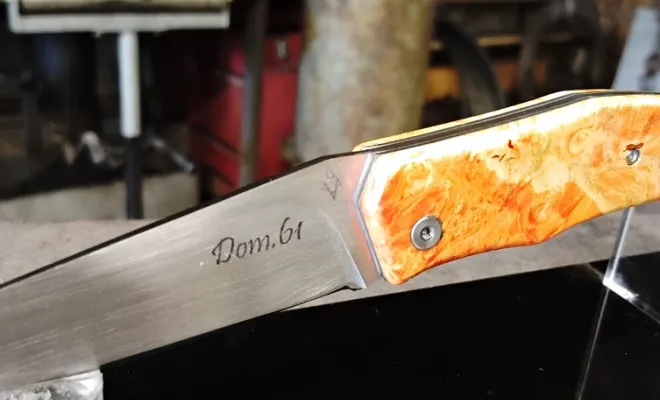 À l’atelier, un pliant chargé d’émotionQuand la transmission prend forme à l’atelier, Vielverge, O Feu Forgé