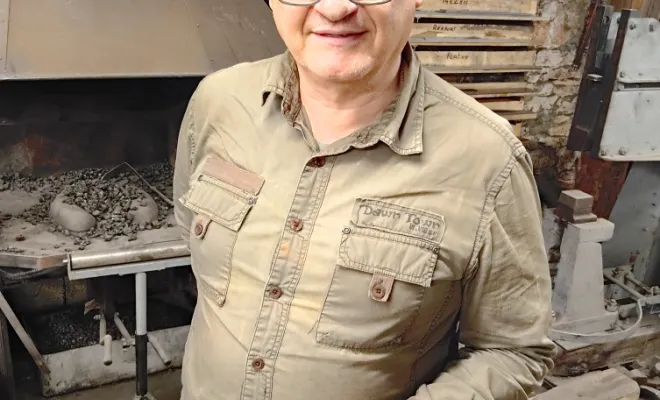 Pierre-Yves découvre la coutellerie artisanale à l’atelier Ô Feu Forgé, Vielverge, O Feu Forgé