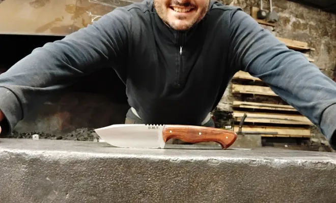 Quentin et son couteau : une journée vraie, sans détour, Vielverge, O Feu Forgé