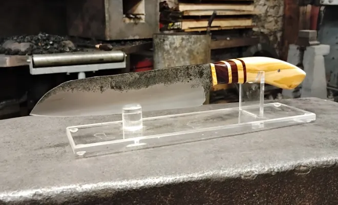 Francis, une lame de cuisine née de la persévérance, Vielverge, O Feu Forgé