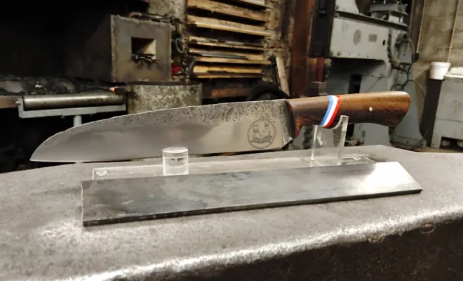 Arthur réalise son rêve de forger son couteau chez O Feu Forgé, Vielverge, O Feu Forgé