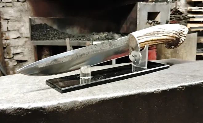 Quand un rêve devient réalité : Thomas forge son propre couteau de chasse, Vielverge, O Feu Forgé