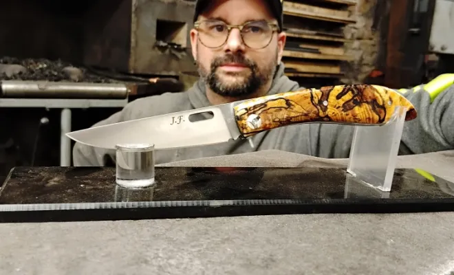 Un couteau pliant Tochou : un caractère bien trempé, Vielverge, O Feu Forgé