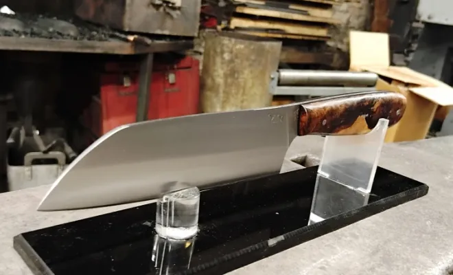 Quand deux Victoriens se croisent… mais qu’un seul repart avec un couteau, Vielverge, O Feu Forgé