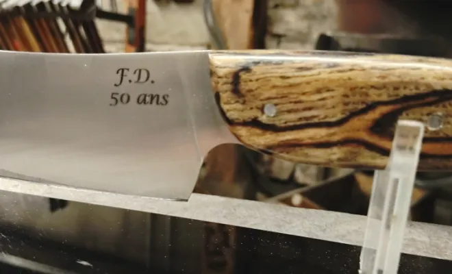 Franck se lance dans la création de son couteau, Vielverge, O Feu Forgé