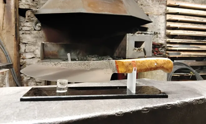Stéphane forge un couteau de cuisine de A à Z en deux jours, Vielverge, O Feu Forgé