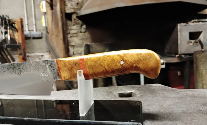 Stéphane forge un couteau de cuisine de A à Z en deux jours, Vielverge, O Feu Forgé