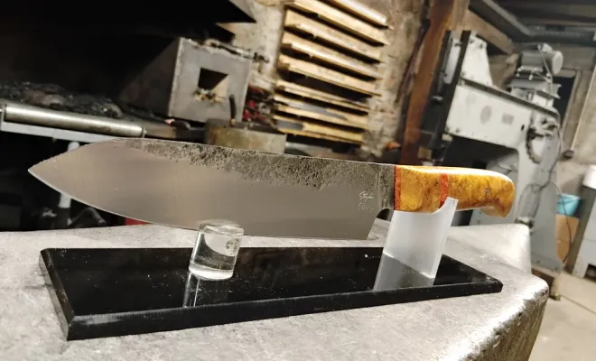 Stéphane forge un couteau de cuisine de A à Z en deux jours, Vielverge, O Feu Forgé