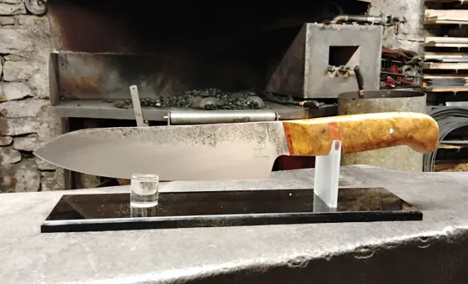 Stéphane forge un couteau de cuisine de A à Z en deux jours, Vielverge, O Feu Forgé