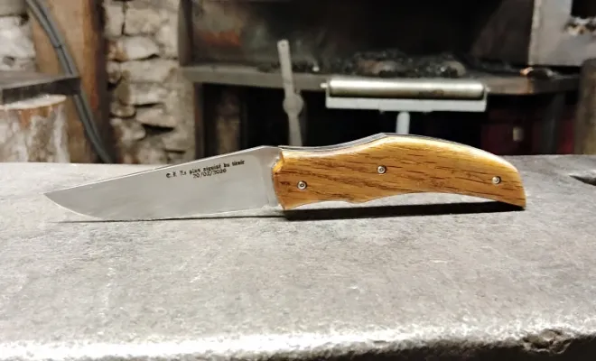 Étienne, collectionneur passionné, est passé de l’autre côté du miroir, Vielverge, O Feu Forgé