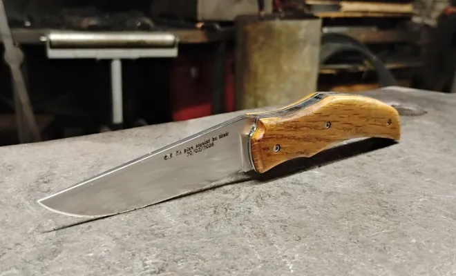 Étienne, collectionneur passionné, est passé de l’autre côté du miroir, Vielverge, O Feu Forgé